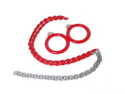 Aros redondos de gimnasia en una cadena