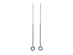 Aros redondos de gimnasia en una cadena